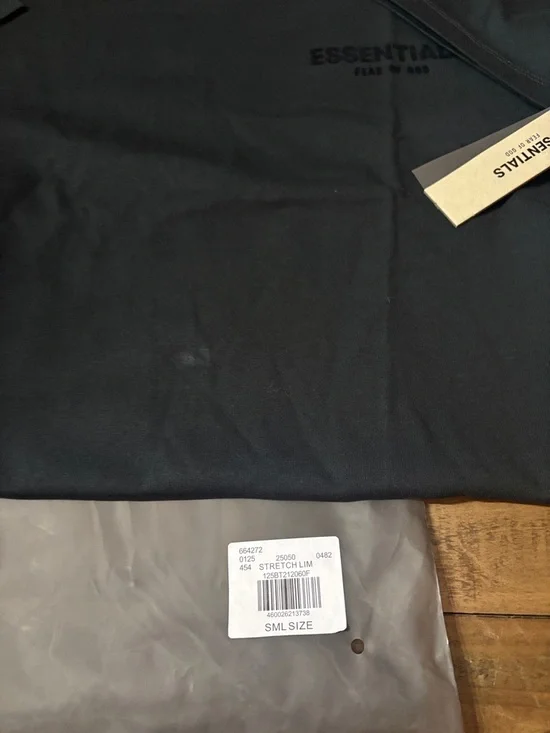 ESSENTIALS Fear of God Men’s Black Crew Neck T-Shirt - Picture 2 of 3
